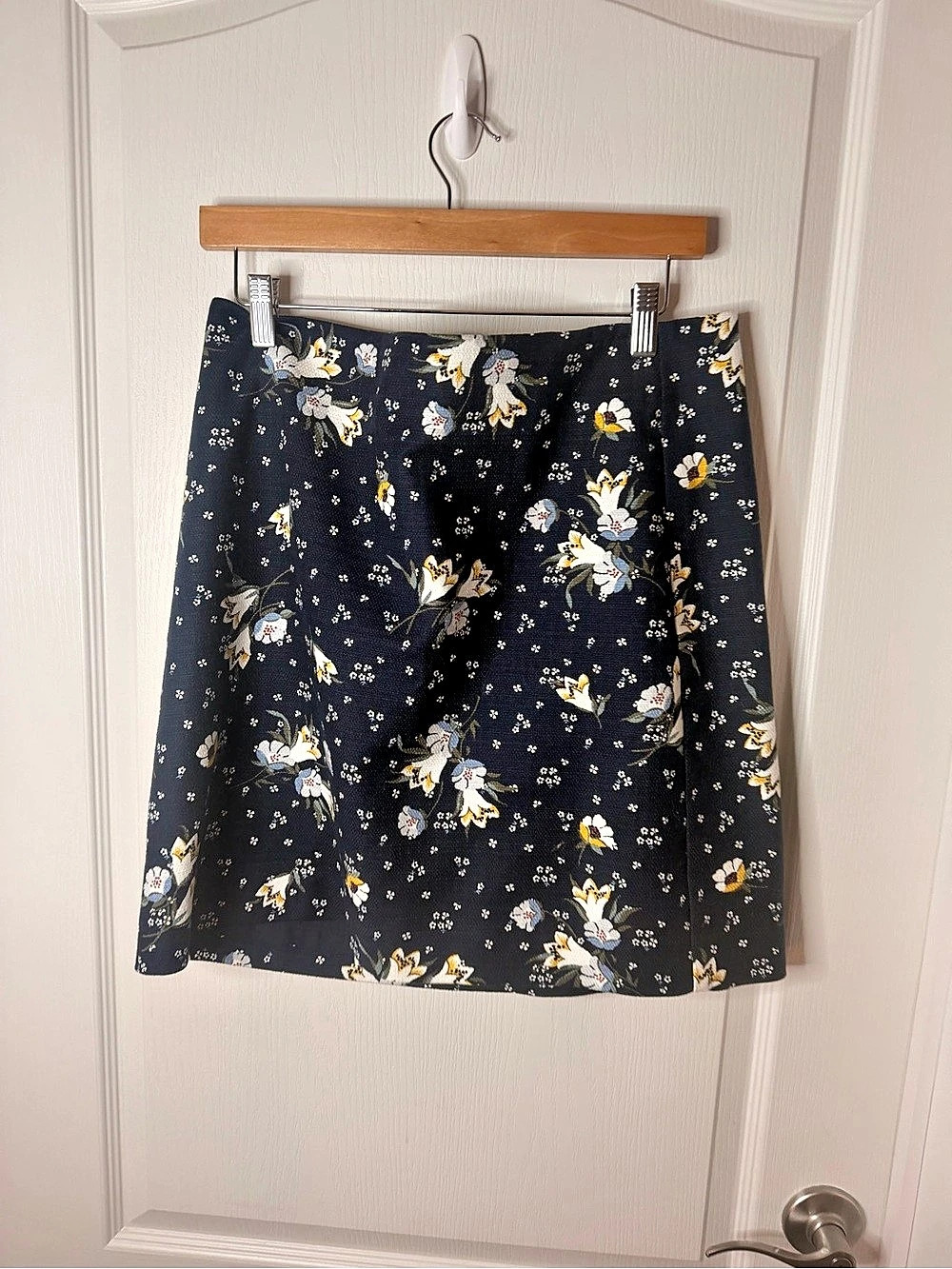 LOFT Floral Mini Skirt Size 12 Like New